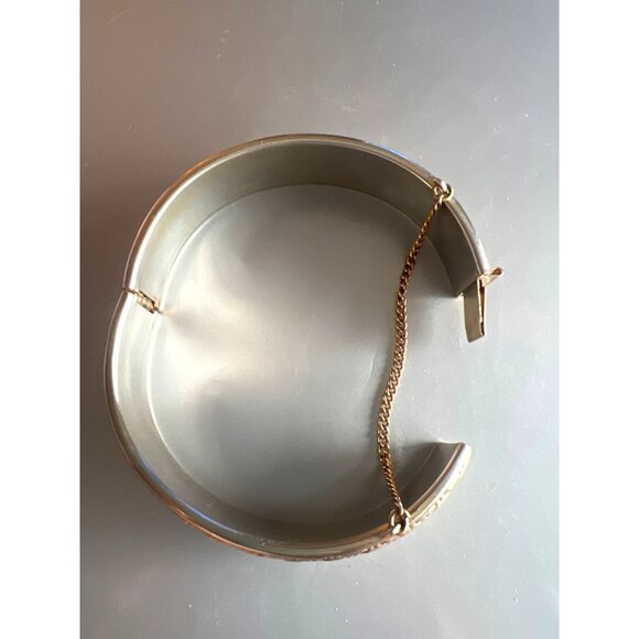 Vintage Napier Gold Tone Basket Weave Texture Bangle Bracelet Safety Chain Work - Picture 3 of 11